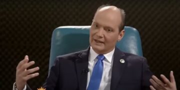 Ramfis Domínguez afirma la única manera de impedir  su candidatura presidencial es modificando la Constitución