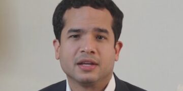 Omar Fernández oficializa candidatura a senador por el Distrito Nacional