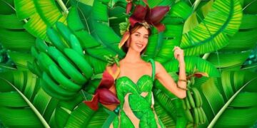 ¡Inspirado en racimos de plátanos! traje típico RD de Mariana Downing en pasarela Miss Universo 2023