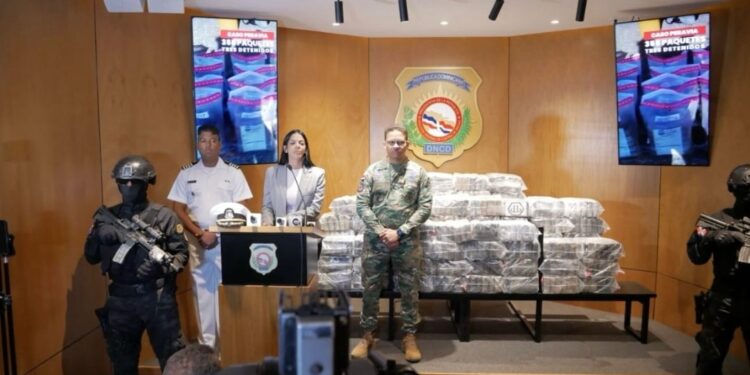Apresan 3 personas con 335 paquetes presunta cocaína en Peravia 