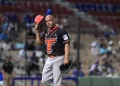 Raúl Valdés gana juego 50 con los Toros, es el 5to en Lidom