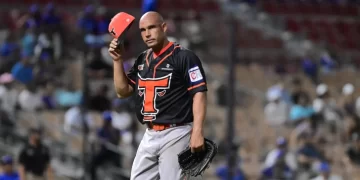 Raúl Valdés gana juego 50 con los Toros, es el 5to en Lidom