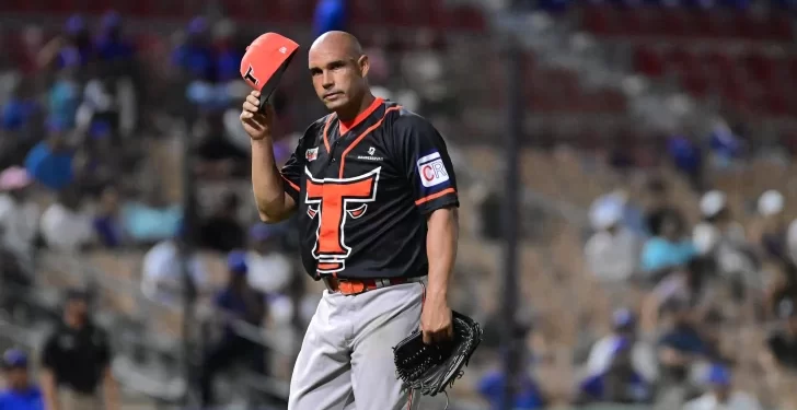 Raúl Valdés gana juego 50 con los Toros, es el 5to en Lidom