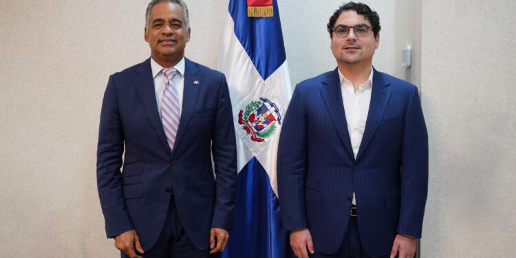 Hostos Rizik es juramentado como director de Unidad de Evaluación y Seguimiento de los Proyectos de la Presidencia