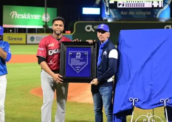 Gigantes conectaron cinco dobles en inicio gira de despedida de Nelson Cruz
