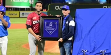 Gigantes conectaron cinco dobles en inicio gira de despedida de Nelson Cruz