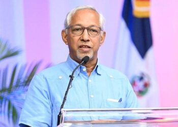 Ministro Educación asegura cambio en perfil de inversión y gastos