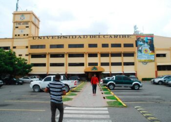 Estudiantes se quejan por aumento de tarifa en modalidad virtual Universidad del Caribe