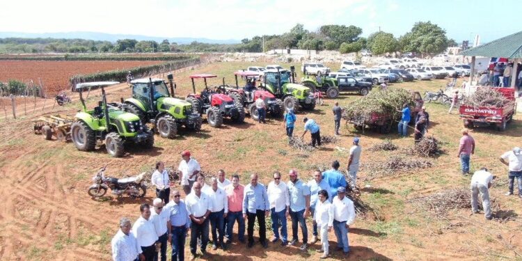Agricultura prepara terrenos para cultivos de ciclo corto en zonas rurales de Puerto Plata