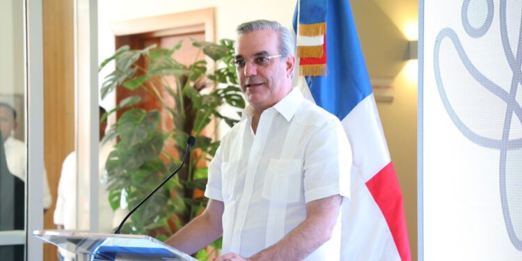 Presidente Abinader inaugura CAID en SDE y anuncia apertura de 6 nuevas unidades de atención terapéutica en 5 provincias para 2024