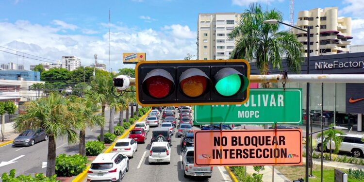 Director del INTRANT reitera transparencia y apego a la ley en proceso de licitación de semáforos inteligentes