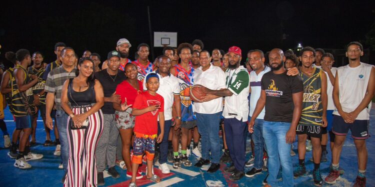 Dedican torneo infantil de basketball al alcalde Carlos Guzmán por sus aportes al deporte en SDN