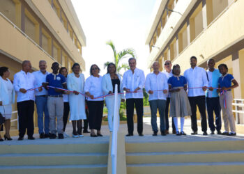 Presidente Abinader concluye jornada con tres inauguraciones en San Cristóbal