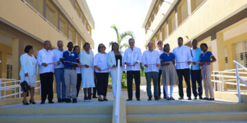 Presidente Abinader concluye jornada con tres inauguraciones en San Cristóbal