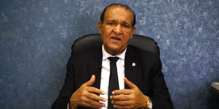 Líderes sindicales del transporte apoyan modernización con semáforos inteligentes llevado a cabo por INTRANT