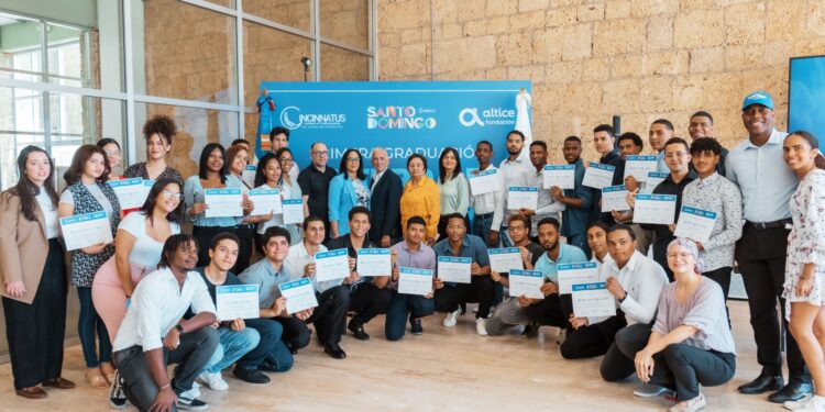 La Alcaldía del DN, Cincinnatus Institute celebran graduación de 43 jóvenes del programa "Futuro de Esperanza"