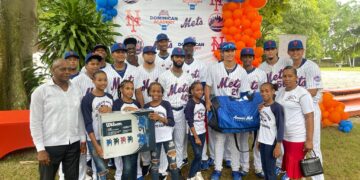 Fundación NY Mets respalda a jóvenes; entrega utensilios deportivos a academias