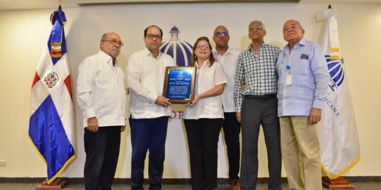 Miderec reconoce a siete figuras en el Día Nacional del Deporte