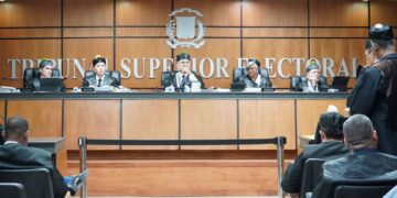 TSE deja en estado de fallo dos acciones contra  PRM Y JCE