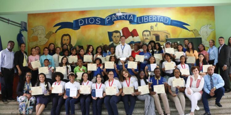 Regional 15 reconoce el talento y habilidades de sus estudiantes