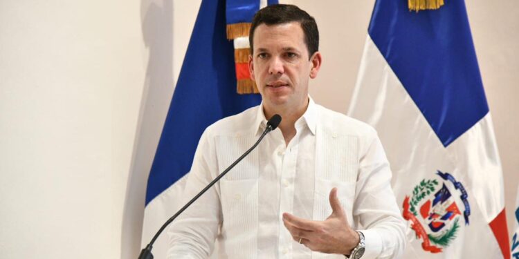 Hugo Beras solicita al presidente Abinader licencia sin disfrute de sueldo para facilitar proceso de la DGCP