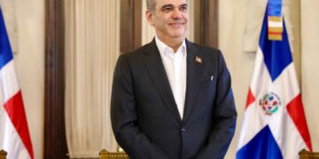 Abinader exhorta a servidores públicos y entidades estatales, seguir trabajando la calidad en la administración pública