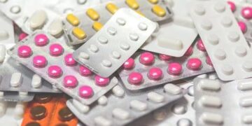 Desarticulan red de presunta falsificación de medicamentos contra el cáncer en Ecuador