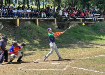 Softbol marca el reinicio de las actividades deportivas universitario