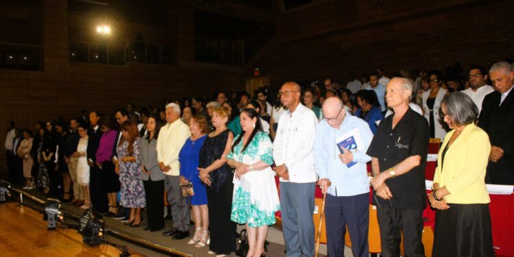 Fundación Voz y Alma de Mujer presenta sus logros en el 6to Aniversario y pone a circular libro
