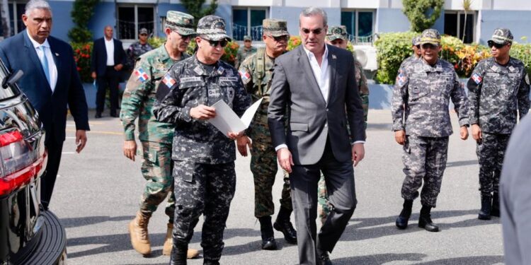 PN presenta al presidente Abinader más de 30 mil armas cortopunzantes ocupadas en pasados seis meses