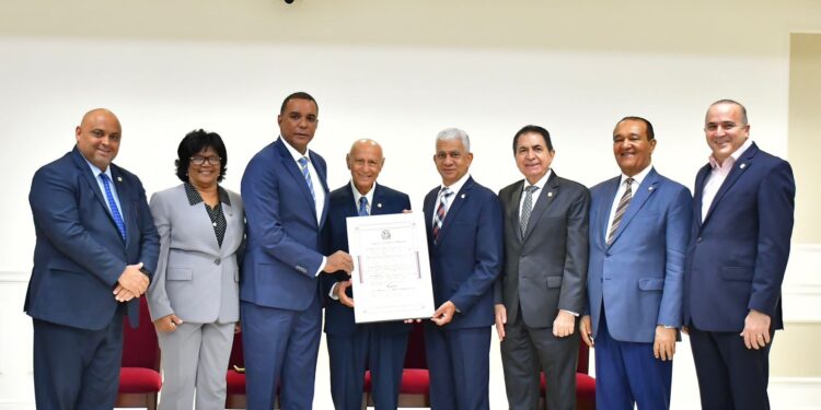 Dr. Silverio López es reconocido por su labor social y profesional durante más de 50 años en Espaillat