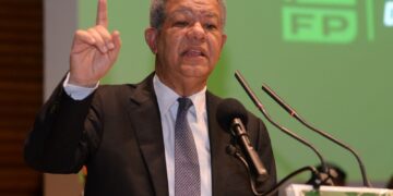 Leonel llama a Abinader a dejar de señalar tanto el pasado y resolver problemas del presente