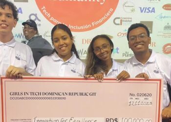 Estudiantes de Ingeniería en Software de INTEC obtienen primer lugar en hackathon para impulsar la inclusión financiera