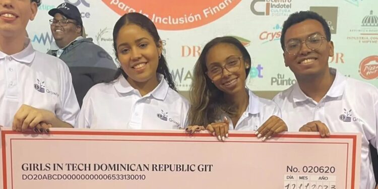Estudiantes de Ingeniería en Software de INTEC obtienen primer lugar en hackathon para impulsar la inclusión financiera