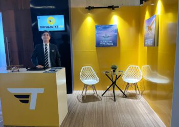 Tripulantes VIP líder en formación de azafatas participa con su stand en GREPECAS