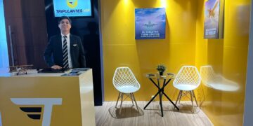 Tripulantes VIP líder en formación de azafatas participa con su stand en GREPECAS