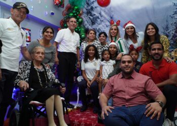 Cruz Jiminián da inicio a la Navidad con tradicional actividad