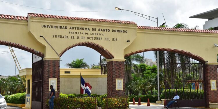 Gremios de la UASD insisten en que tienen derecho a sueldo 14