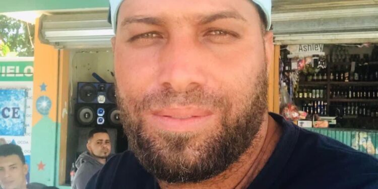 Desaparece joven  en Ocoa tras colapso de puente en el municipio Sabana Larga