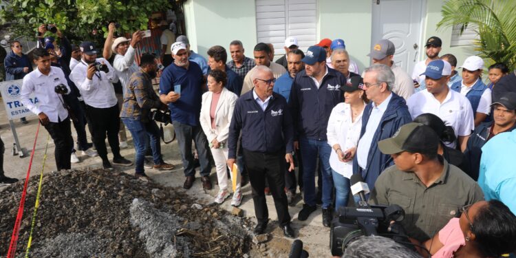 Presidente Abinader recorre zonas de desastre en provincias Duarte y San José de Ocoa