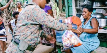 Ejército de RD brinda apoyo a comunidades de Haina afectadas por disturbio tropical