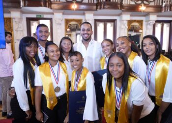 Ministerio de la Juventud otorgará becas a 150 estudiantes reconocidos a la "Excelencia Académica"