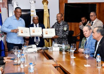 Policía Nacional recibe 12 mil tablets para ser utilizadas en trabajos de prevención