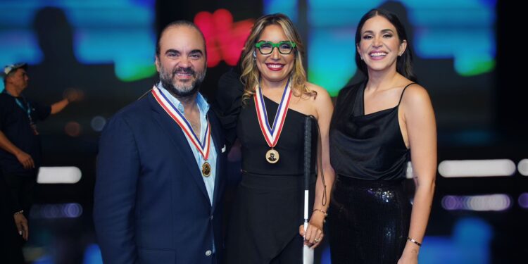 Reconocen Fundación Francina con Medalla del Gordo de la Semana