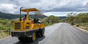 Obras Públicas da toques finales a la carretera que comunica Montecristi y Puerto Plata