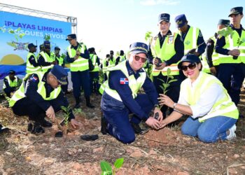 Fuerza Armada y PN realizan jornada de plantación de árboles, como parte del Plan Nacional de Reforestación