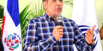 Tras paso del disturbio atmosférico, Gobierno lleva ayudas a productores  de Sánchez Ramírez