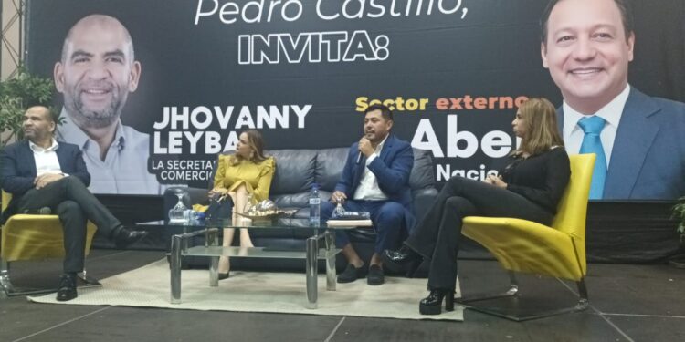 Experto en ventas y mercadeo imparte conferencia "Cultivando Positividad"