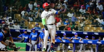 Franmil Reyes conecta cuadrangular de 463 pies de distancia