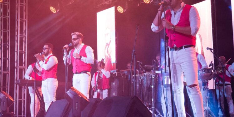 Los Hermanos Rosario y Chiquito Team Band amenizaron “Encendido de luces 2023”